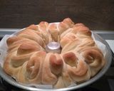 Foto del passaggio 3 della ricetta Ciambella Dolce Lievitata Morbide Rose