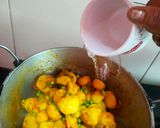 মটরশুঁটি দিয়ে নতুন আলুর দম(notun aloor dum recipe in Bengali) রেসিপি ধাপ - 5 ছবি