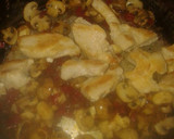 Foto del paso 5 de la receta: Pollo al verdeo con hongos y papas al horno
