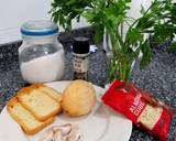 Foto del paso 2 de la receta: Merluza al horno con costra de almendras