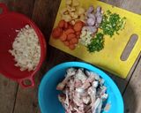 Foto langkah ke 1 dari resep Sup Tulang Ayam.