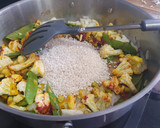 Foto del paso 2 de la receta: Arroz con atún, coliflor y tirabeques