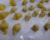Foto langkah ke 1 dari resep Croissant Mini.