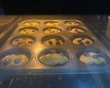 Foto langkah ke 4 dari resep Blueberry and Lemon Muffin.