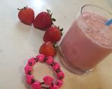 A picture of step 5 of Strawberry RoohAfzza Milk Shake.