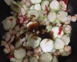 Foto langkah ke 2 dari resep Oyong cah Udang.