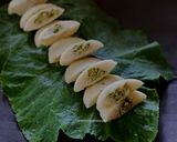 A picture of step 5 of Green Chutney Stuffed Idli.