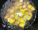 Foto langkah ke 2 dari resep Tahu kuning Ayam Suwir kemangi.