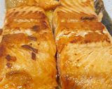 Foto langkah ke 2 dari resep Salmon with Spinach Creamy Sauce.