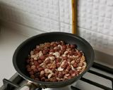A picture of step 1 of Nutty Oats dates bar.