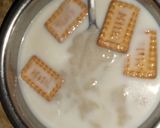 صورة لخطوة 1 من وصفة نشاة القمح بالحليب الدافي ☕ والبسكويت🧇