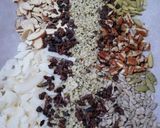 A picture of step 2 of Keto Granola🍯.