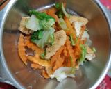 รูปขั้นตอนการทำที่ 5 ของ ลวกผักกาดขาวปลี (Chinese Cabbage)แครอท เต้าหู้ขาว(ใบตอง)ทอด