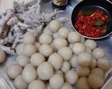 Foto langkah ke 2 dari resep Cilok ceker isi keju kuah Goang.