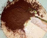 A picture of step 5 of Marble tea cake.