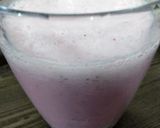 A picture of step 3 of Strawberry Shake.