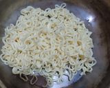 Foto langkah ke 2 dari resep Sosis Gulung Mie Telur.
