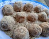 A picture of step 2 of Potato balls.
