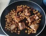 Foto del paso 3 de la receta: Arroz con costillas y garbanzos