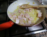 Foto del paso 1 de la receta: Brócoli salteado con pavo y queso fresco