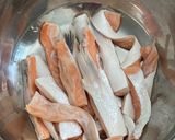 Hình bước làm 1 của món Vây cá hồi chiên / nướng