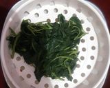 Foto langkah ke 2 dari resep Kangkung Galau Seafood.