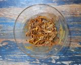A picture of step 4 of BBQ Pulled Banana Peel Burger.