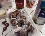 A picture of step 1 of Mushroom And Onion Stew.