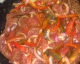 Foto del paso 1 de la receta: Carne encebollada con pimentón