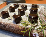 Foto del paso 4 de la receta: Bombones de chocolate rellenos de nuez y pasas, sin azúcar