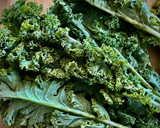 Foto del paso 1 de la receta: Chips de kale picantes