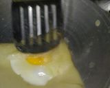Foto langkah ke 3 dari resep Martabak telur makannya pakai cuka pempek simple dan enak.