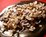 Foto del paso 5 de la receta: Arroz con coquinas y huevas de jurelillos blancos