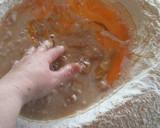 Foto del paso 3 de la receta: Medialunas de manteca