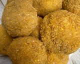 A picture of step 6 of Stuffed potatoes balls.