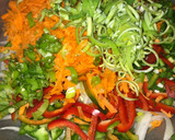 Foto del paso 1 de la receta: Arroz con pollo y ensalada