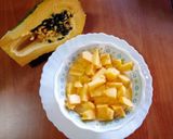 A picture of step 1 of Papaya & turmeric smoothie 🥤.