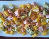 Foto del paso 5 de la receta: Ensalada de salmón con mango