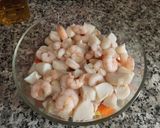 Foto del paso 8 de la receta: Ensalada de huevos de choco y gambas con Mini crujientes de Atún