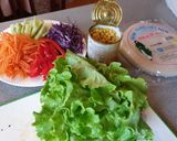 รูปขั้นตอนการทำที่ 1 ของ สลัดโรล (salad rolls) น้ำสลัดกุ้ง
