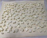 Foto del passaggio 2 della ricetta Sfoglia con Cipolla Rossa, Stracchino e Mozzarella