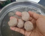 Foto langkah ke 3 dari resep Bakso Sapi Kenyal.