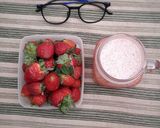 Foto langkah ke 2 dari resep Strawberry smoothie sehat.
