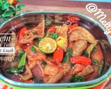 Foto langkah ke 5 dari resep Asem-asem Tahu Kulit Kuah Kemangi.