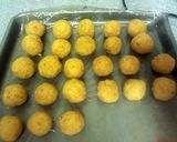 A picture of step 3 of "Starbucks birthday cake pop".