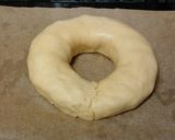 Burgonyás-fetás tésztakoszorú recept fázis 8 fotója