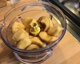 Une image de l'étape 2 de Pommes et poires en gelée de rhubarbe et cannelle.