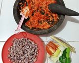 Foto langkah ke 2 dari resep Sambel Cumi Asin Cabai Merah.