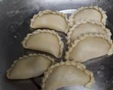 A picture of step 4 of Gulkand mawa stuffed gujiya.