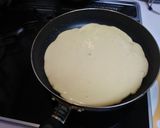 A picture of step 5 of Easy Apple Cake with a fry pan.